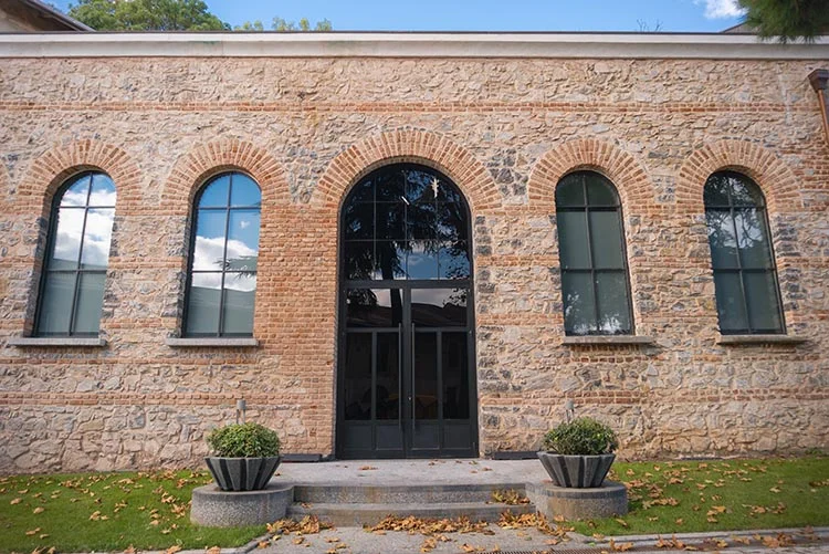 Doğal yapısıyla film platosu olarak kullanılan Tarihi Beykoz Kundura Fabrikası