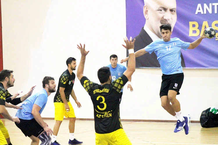 THF Erkekler Hentbol Süper Liginde haftanın belki de en çekişmeli