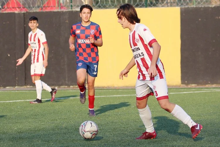 İstanbul Amatör Liglerinde hafta sonu maçlarından birisi de Beykoz Stadında