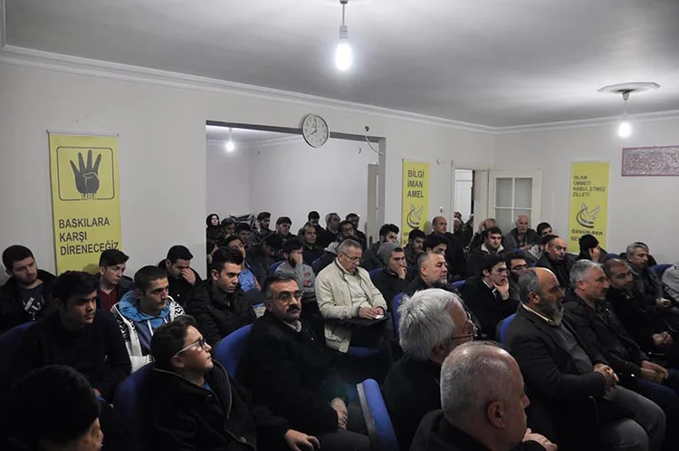 Her ayın son Çarşamba günü çeşitli konuları halkın gündemine taşıyan