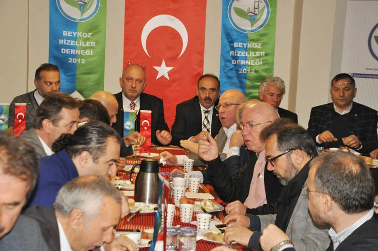 Beykoz Rizeliler Derneği, ilçenin tanınmış isimlerle bir araya gelerek istişarelerde