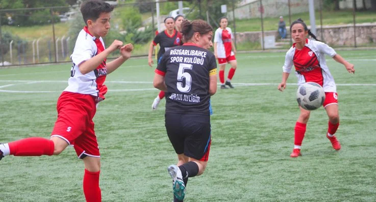 TFF 2. Ligine Yükselme Yarı Final kapsamında Beykoz temsilcisi Rüzgarlıbahçe,