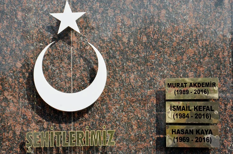 FETÖ darbe girişimi sırasında hayatını kaybederek şehadete koşan Beykozluların isimleri