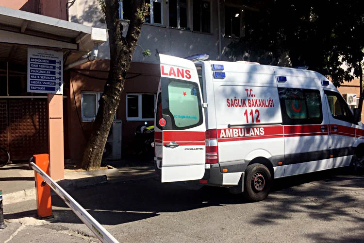 Beykoz'da 27 yaşındaki genç girdiği madde krizi nedeniyle hayatını kaybetti.