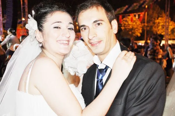 Beykoz Belediyesi tarafından toplu olarak nikâhları kıyılan 22 çift, yeni