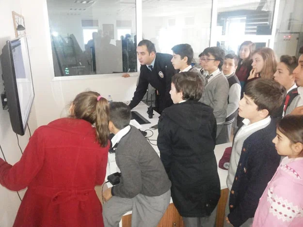 Beykoz İlçe Emniyet Müdürlüğü'ne bağlı TDP ekipleri, okullarda eğitim faaliyetlerini