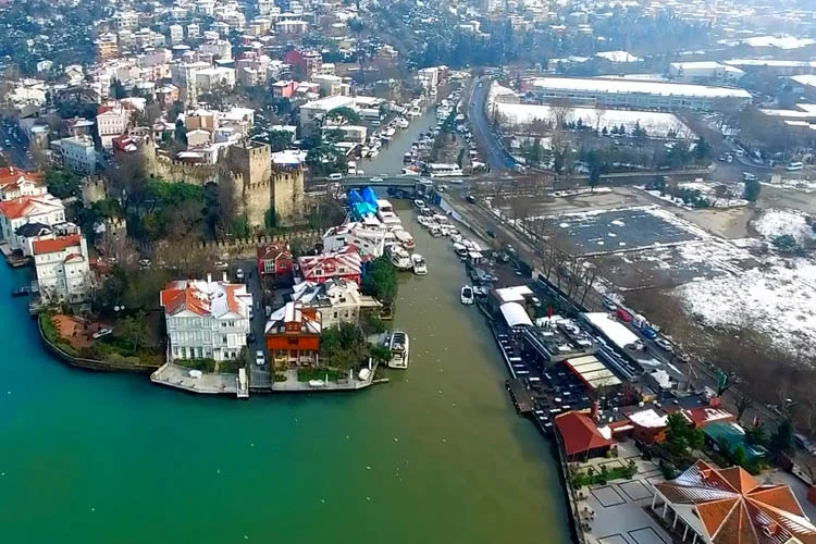 TRT ekranlarında yayınlanan ve her hafta bir mahallenin ele alında