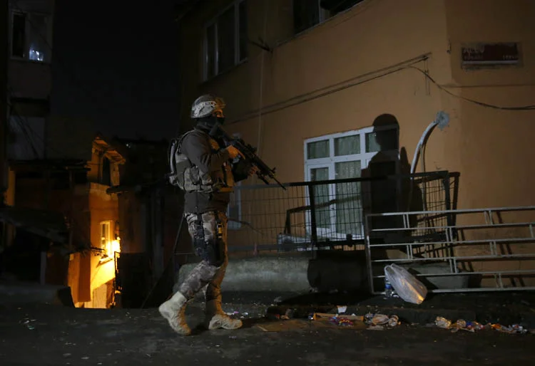 Aralarında Beykoz'unda bulunduğu İstanbul'un üç ilçesinde belirlenen adreslere yapılan baskınlarda
