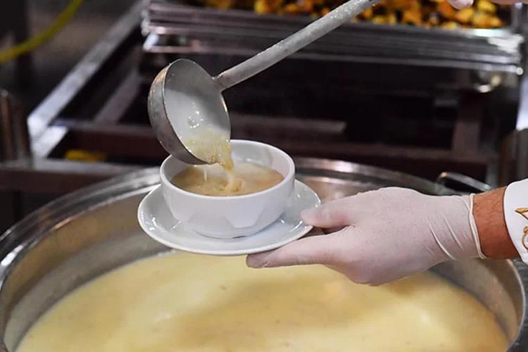 Beykoz Belediyesi aşevi her gün ihtiyaç sahibi 128 ailenin sıcak