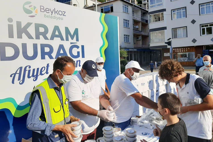 Beykoz Belediyesi sel bölgesinde yaşayan bölge halkına aşure sevinci yaşattı.