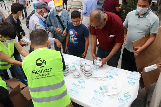 Beykoz Belediyesi, bereketin simgesi olarak değerlendirilen Aşure Gününde binlerce ilçe