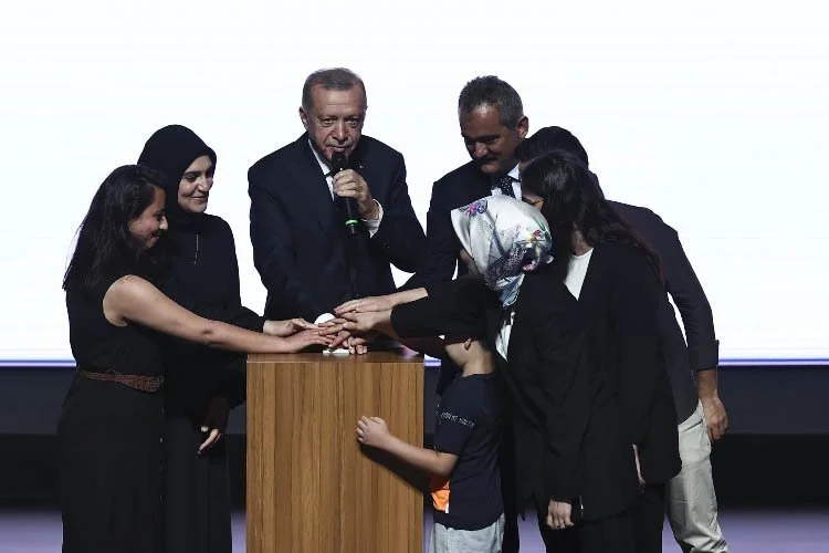 Cumhurbaşkanı Erdoğan'ın yaptığı son atamalarla Beykoz'daki okullara 74 yeni öğretmen