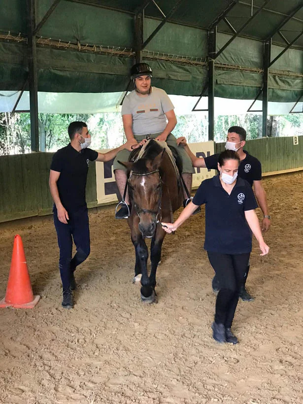 Beykoz'da engelli miniklere atla terapi dönemi 2