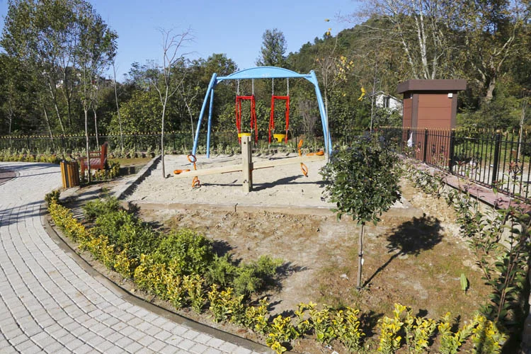 Beykoz Belediyesi çocukların neşeyle koşup oynayacağı 3 parkı hizmete açtı.