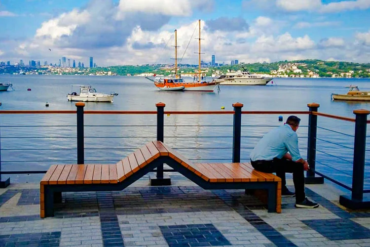 Beykoz Belediyesinin 7 milyon 330 bin liraya yeniden düzenlediği sahilde