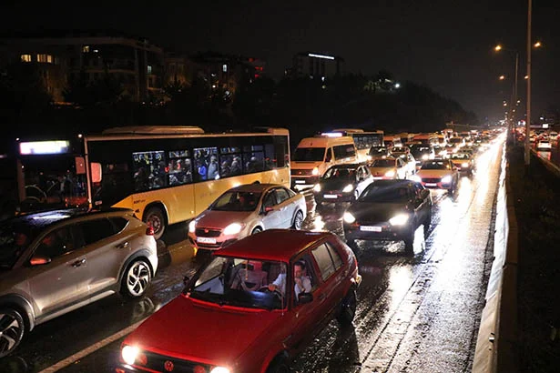 Beykoz Belediyesi personel servisi kaza yaptı 1 beykozbelediyesipersonelservisi 68NJl5wgM1