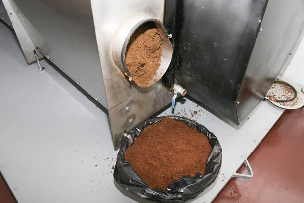 Beykoz Belediyesinin yemekhanesinde israf yok 2 beykozbelediyeyemekatdb3 swL211rAoA