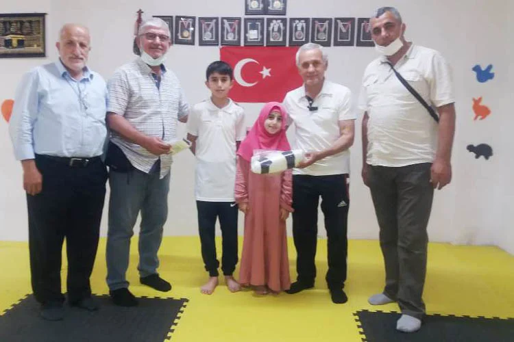 Ankara'daki Türkiye Taekwondo Şampiyonasında şampiyonlukla dönen başarılı sporcu Beykozlu Muhammed