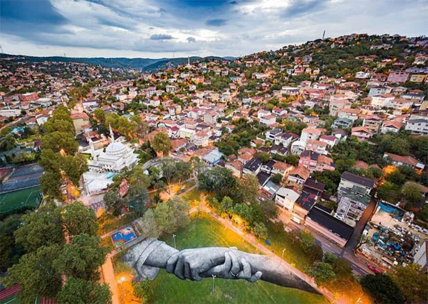 Devasa alanları kanvasa dönüştüren Land Art sanatçısı Guillaume Legros, "Beyond