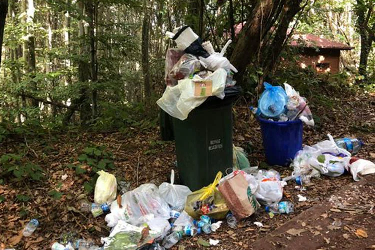 Hafta sonlarında İstanbul'un birçok ilçesinden misafir ağırlayan Beykoz, çöp yığınlarıyla