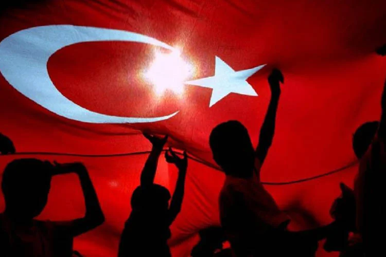 Koronavirüs tedbirleri kapsamında uygulanan sokağa çıkma kısıtlaması nedeniyle Beykoz'da kutlamalar