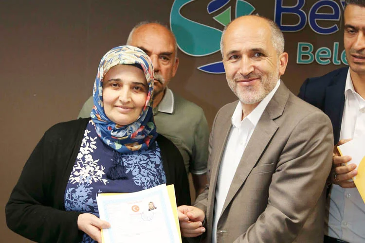 Beykoz Belediyesi, Tokatköy Mahallesi'nde işlemleri tamamlanan 85 aileye tapularını teslim