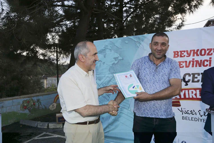 Beykoz'da bir süre önce başlayan tapu teslim törenleri hız kesmeden