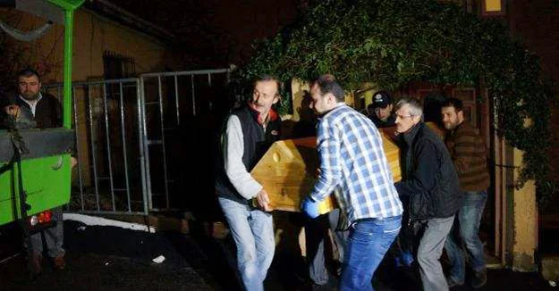 Beykoz'da 2 çocuk annesi Öznur Ocaklı, sırtından bıçaklanarak öldürülmüş olarak