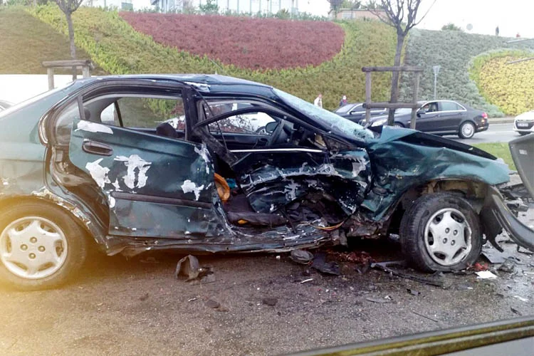 Beykoz Riva Yolu üzerindeki Aydemir Canefe Viyadüğü üzerinde 3 aracın