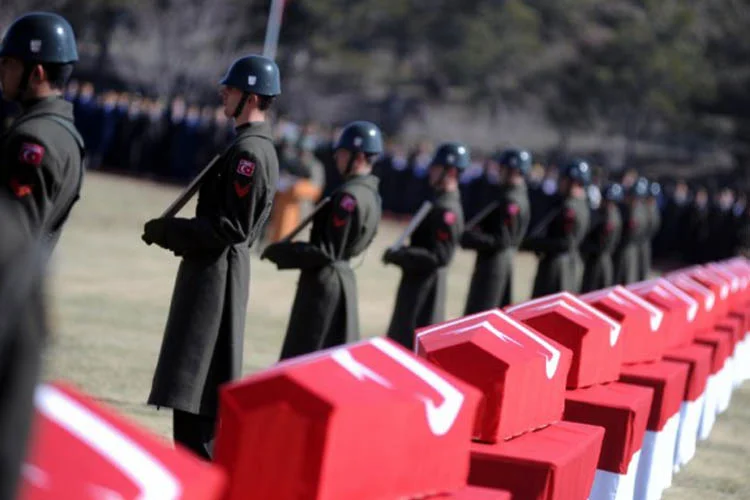 Suriye İdlib'te rejim güçlerinin saldırısıyla 33 askerin şehit olmasının ardından