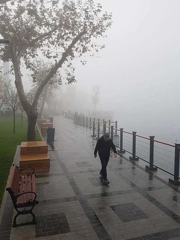 Sabah saatlerinden itibaren etkili olmaya başlayan sisli hava Beykoz'da seyir