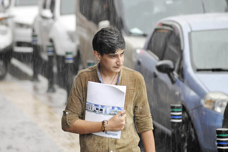 Beykoz genelinde öğle saatlerinde etkili olan sağanak yağış, vatandaşlara zor