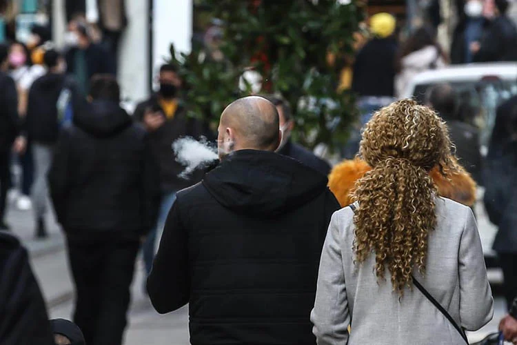 İstanbul Valiliği, yayınladığı duyuruyla Beykoz ve 39 ilçede sigara içmenin
