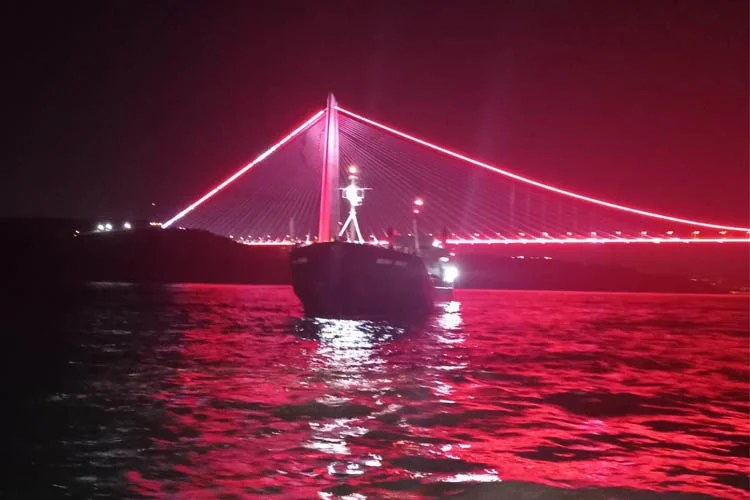 Yavuz Sultan Selim Köprüsü Beykoz önlerinde arızalanan kuru yük gemisi