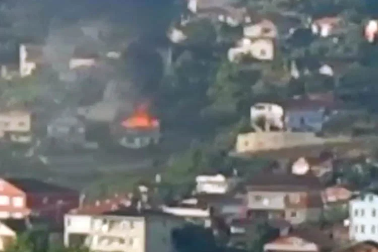 Beykoz Gümüşsuyu Mahallesi Mandıra Caddesinde akşam üstü 2 katlı bir