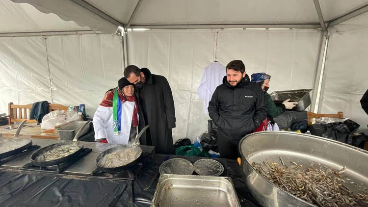 Beykoz Belediyesi'nce organize edilen hamsi şenliğinde 4 bin 500 kişilik