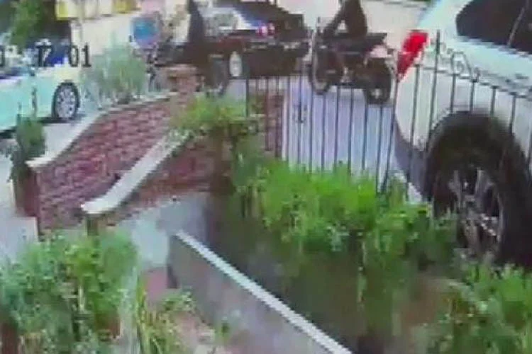 Beykoz Kavacık Mahallesi'nde park halinde kilitli olarak bulunan motosiklet 2