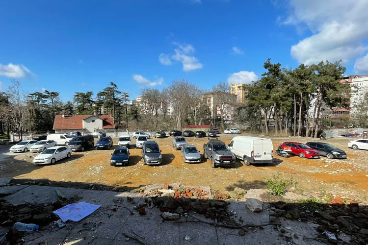 Depreme dayanıksız olduğu gerekçesiyle yıkılan Beykoz'daki Hasan Yavuz Camii alanı