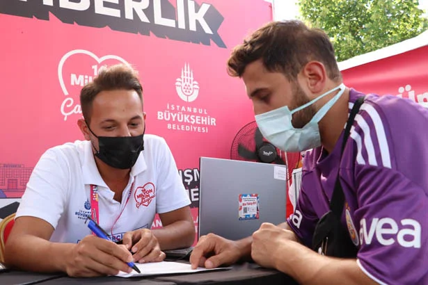 Beykoz On Çeşme Meydanı’nda tercih maratonu başladı 1 beykozibbterci 4GpIBYNYV2