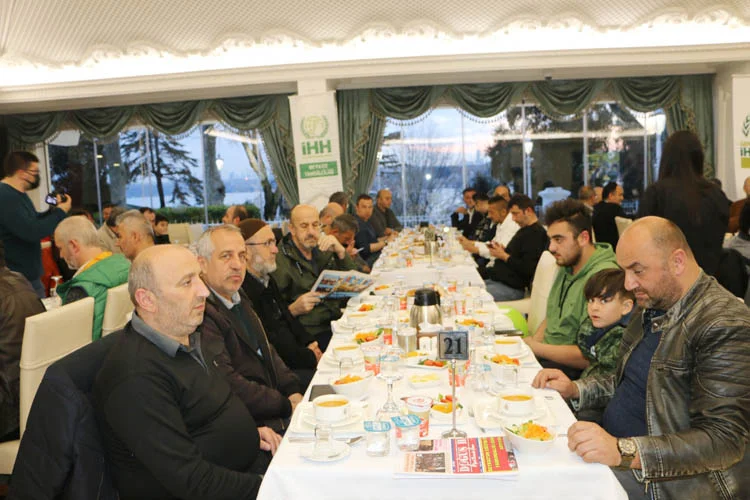 İHH Beykoz'dan 100 aileye biner lira destek 4
