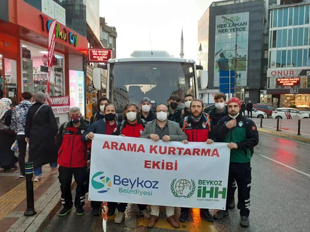 Ege Denizi açıklarında dün 14.51'de yaşanan 6.6 büyüklüğünde depremdeki kurtarma