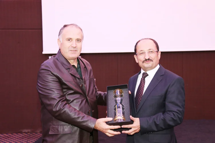 Kaymakam Katırcı, beraberindeki muhtarlarla,  daha önce Beykoz'da görev yapan