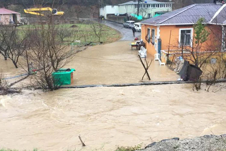Beykoz'da hafta başından itibaren devam eden fırtına ve sağanak nedeniyle