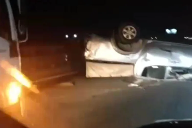 Beykoz Riva kavşağında Beykoz yönüne seyreden bir ticari araç takla