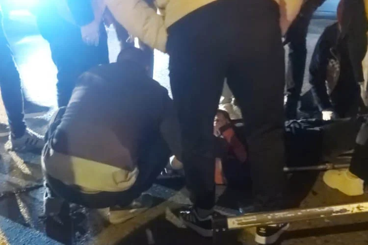 Beykoz Anadoluhisarı'nda motokurye ile otomobilin çarpıştığı trafik kazasında kurye ağır