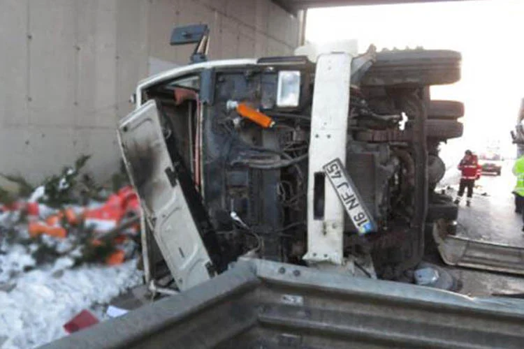 Beykoz Kuzey Marmara Otoyolu Riva mevkiinde meydana gelen trafik kazasında
