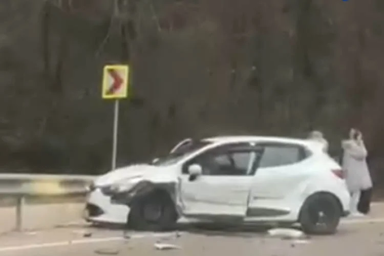 Beykoz Polonezköy Yolu'nda meydana gelen trafik kazasında iki otomobil kullanılamaz