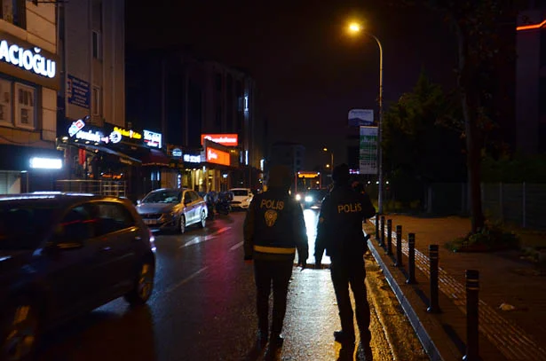 Beykoz'da, Kovid-19 tedbirleri kapsamında uygulanmaya başlanan kısıtlama sonrası ilçe sessizliğe