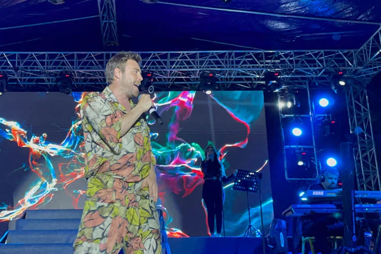 Beykoz Sahil Etkinlikleri kapsamında sevilen pop müziği sanatçısı Murat Dalkılıç