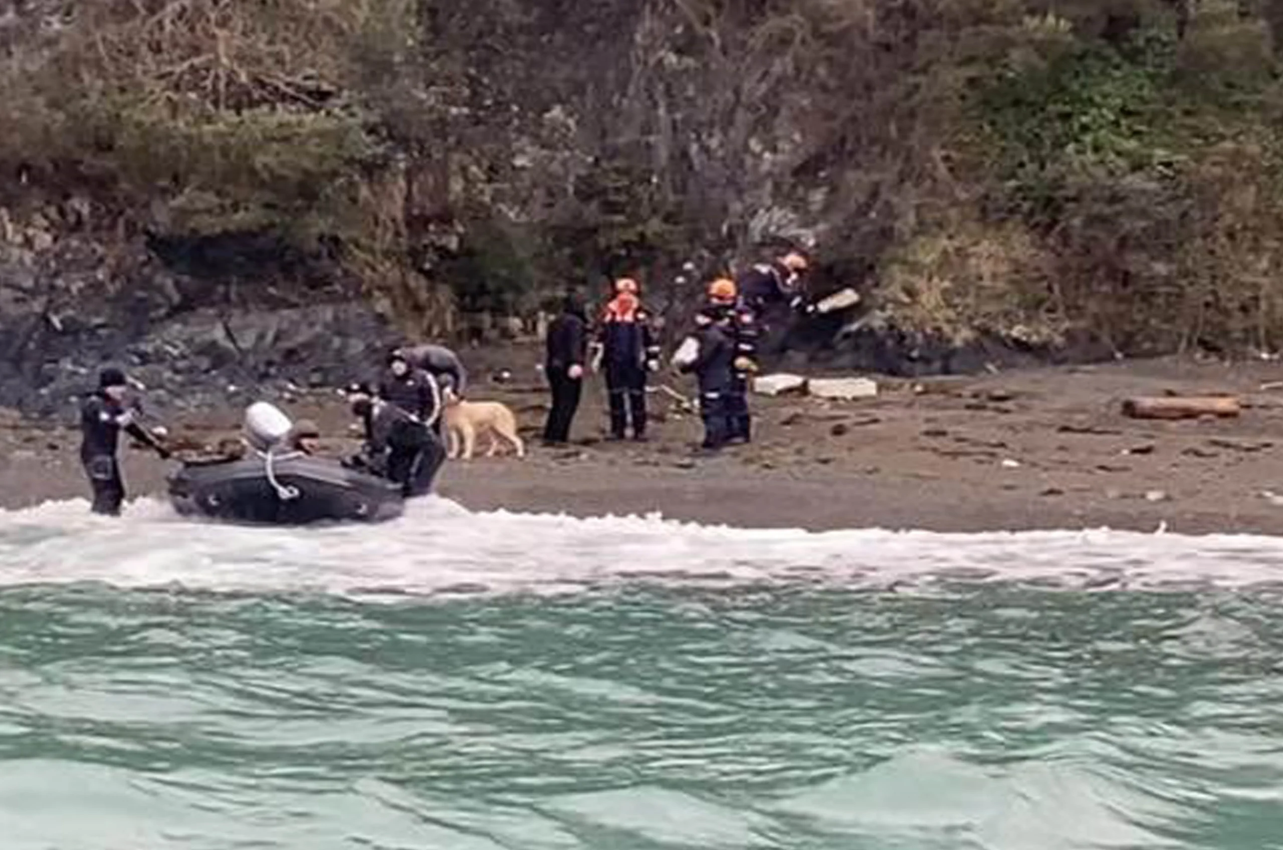 Beykoz’daki sarp kayalıkta mahsur kalan 4 vatandaş DEGAK timlerince düzenlenen